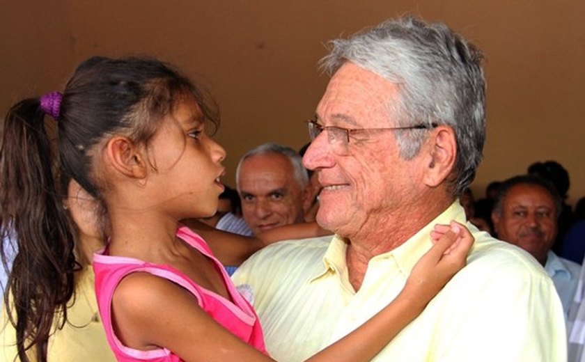 Arapiraca: Governador garante R$ 150 mil para tratamento de portadores de deficiência