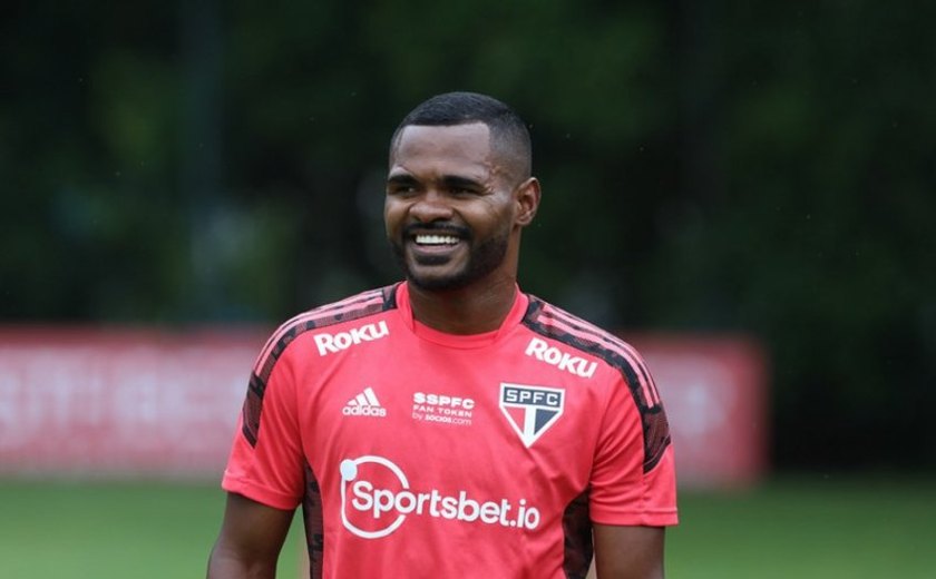 Nikão veste a 10 e fala da chance de jogar no São Paulo: ‘Não pensei duas vezes’