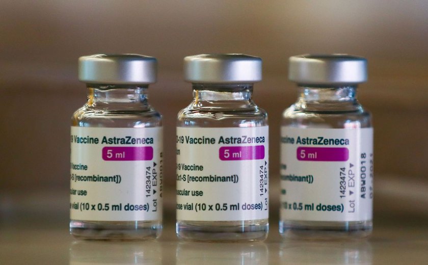 AstraZeneca diz que entregará 80 milhões de doses de vacina à UE neste mês