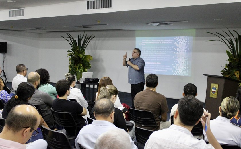 Governo de Alagoas realiza debate sobre transparência na gestão de documentos