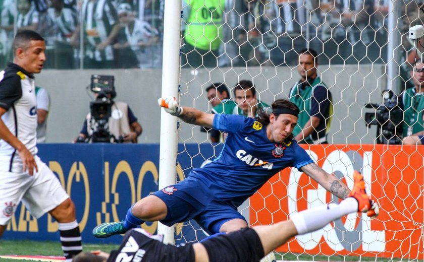 Com uma mão na taça: Corinthians passa por cima do Atlético-MG