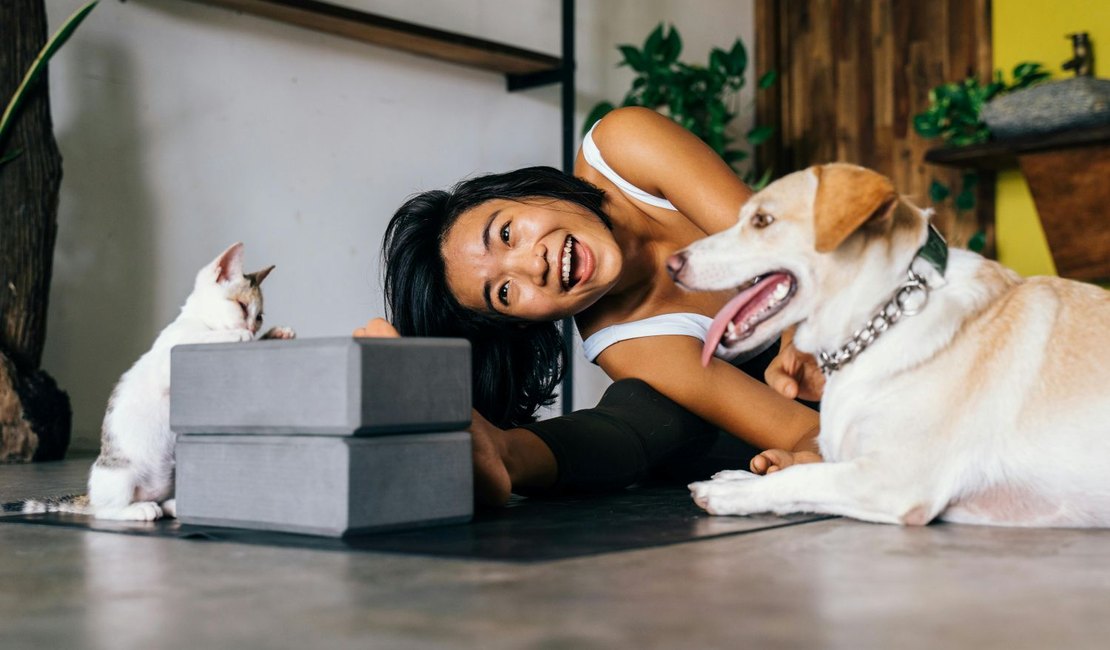 Mulheres celebram o “Dia das Mães” como mães de pets