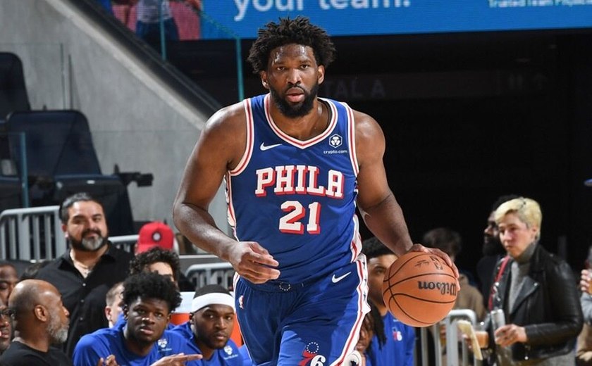 Embiid volta após dois meses afastado por lesão e lidera vitória dos Sixers: 'estou de volta'