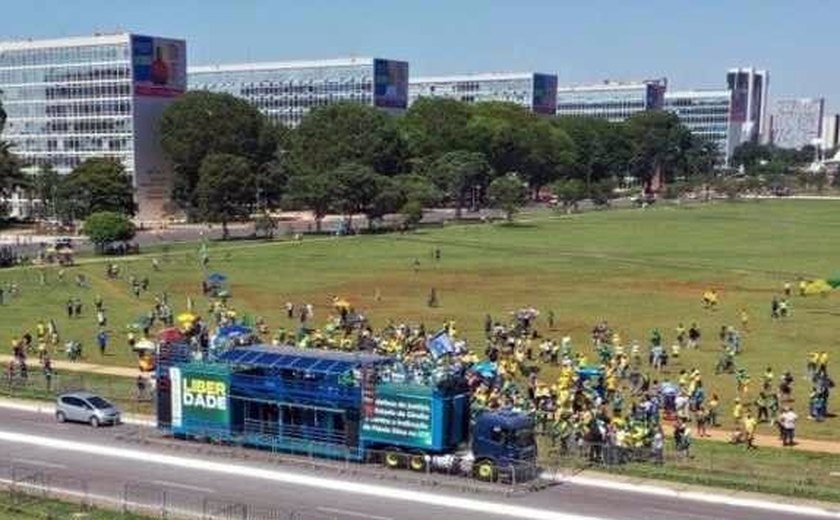 Bolsonaristas vão às ruas para protestar contra indicação de Dino ao STF