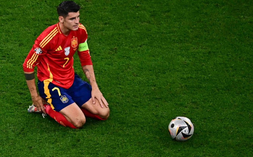 Derrubado por segurança no campo, Morata diz estar bem para defender a Espanha na final da Euro