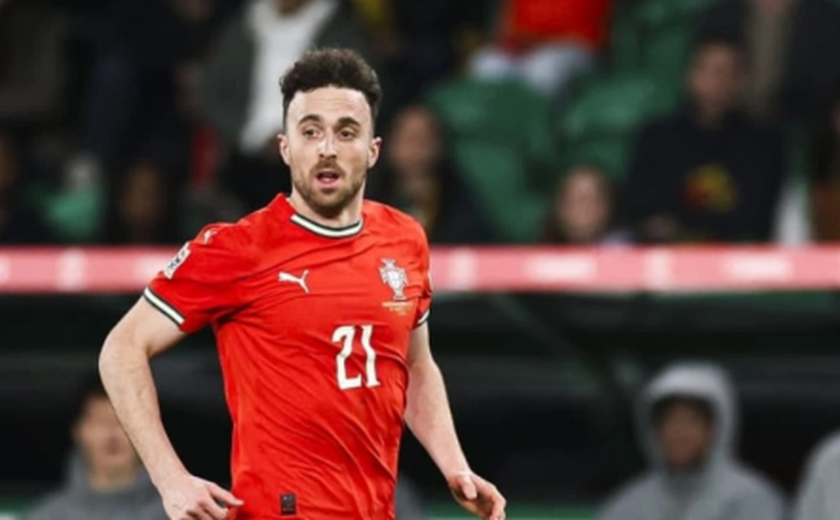 Emoção e homenagens de amigos do Liverpool marcam funeral de Diogo Jota e André Silva