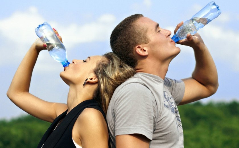 Beber essa quantidade de água por dia traz benefícios à saúde, segundo especialistas