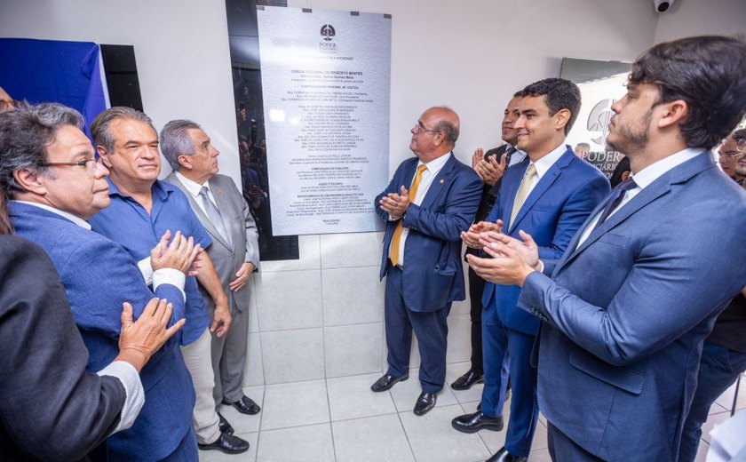 Prefeito JHC prestigia inauguração da reestruturação do Fórum no Benedito Bentes
