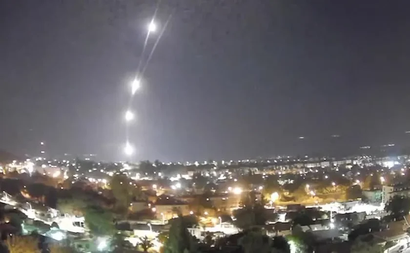 Hezbollah lança dezenas de foguetes explosivos em direção a Israel, diz imprensa local