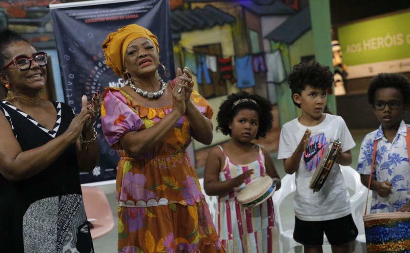 Histórias sobre Clementina de Jesus inspiram crianças na Mangueira