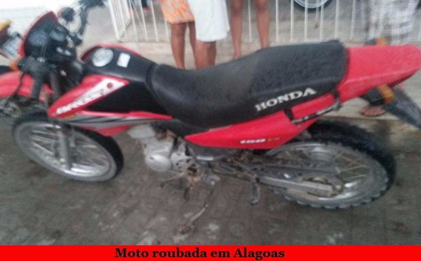 Polícia recupera moto roubada de Alagoas em Águas Belas/PE
