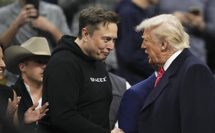 Trump diz que Musk 'saiu dos trilhos' com planos de lançar partido político