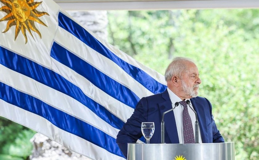 Lula chama discussão de Trump com Zelensky de “cena grotesca”