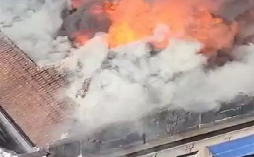 Incêndio atinge casario histórico em Petrópolis