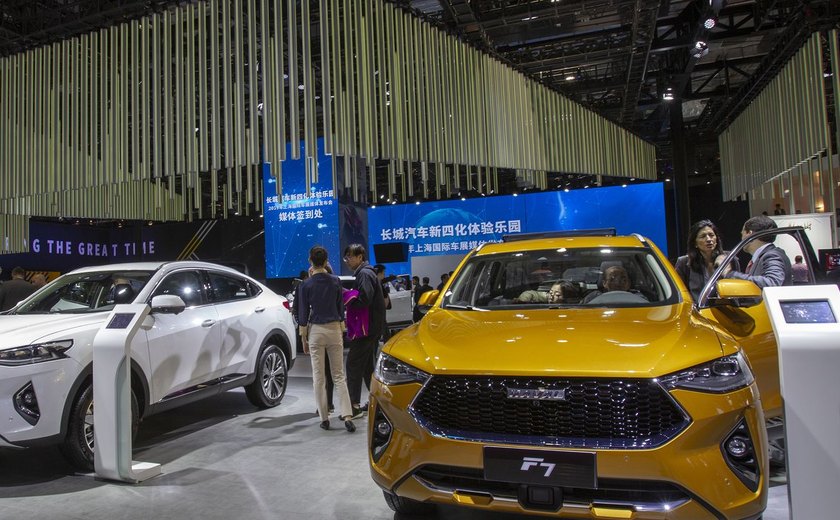 Vendas de veículos na China caem em abril, em meio à guerra de preços de elétricos