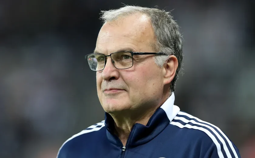 Bielsa é suspenso por atrasar volta do intervalo e fica fora do banco do Uruguai contra os EUA