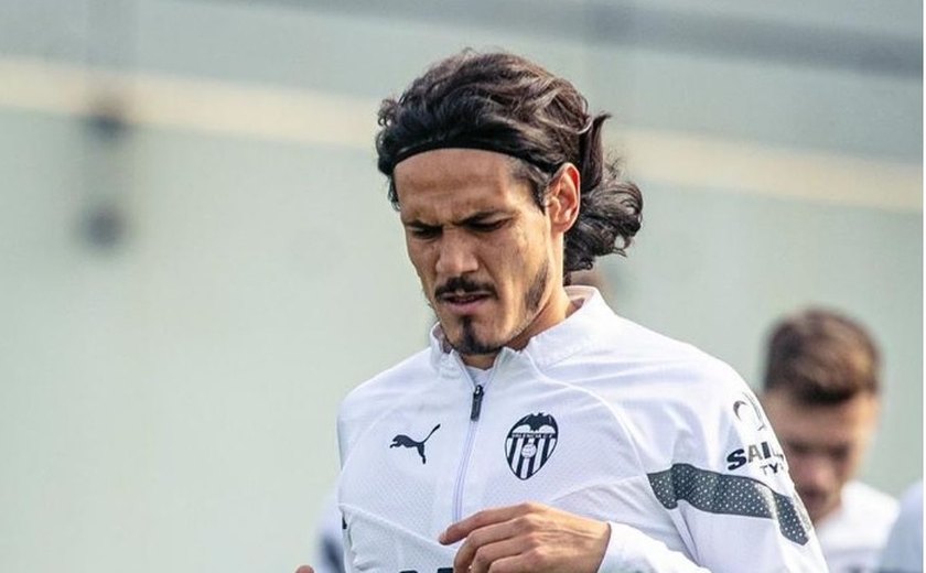 Sonho de times brasileiros, Cavani é oficializado pelo Boca Juniors