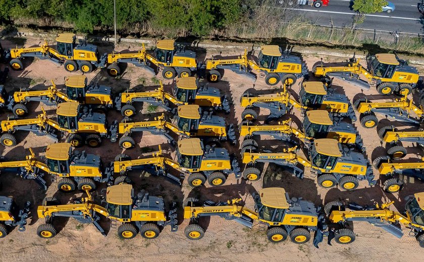 Lula entrega 318 máquinas agrícolas para 301 municípios mineiros