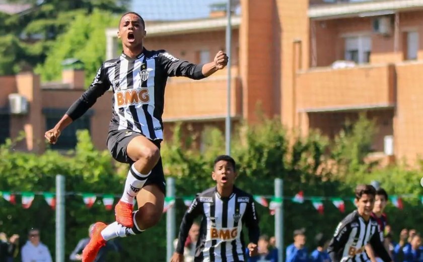 Atlético-MG leva a melhor em disputa com o Botafogo e encaminha a contratação do zagueiro Lyanco
