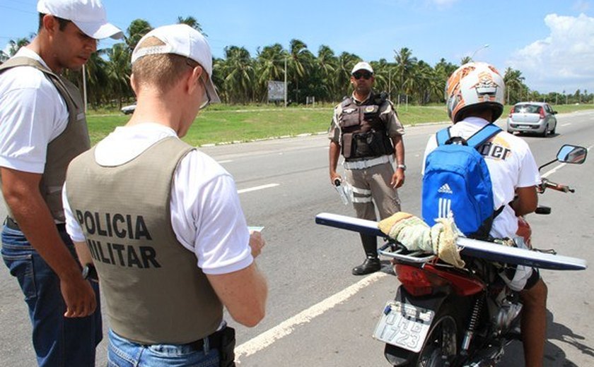 Formandos da Polícia Militar de Alagoas fazem treinamento prático