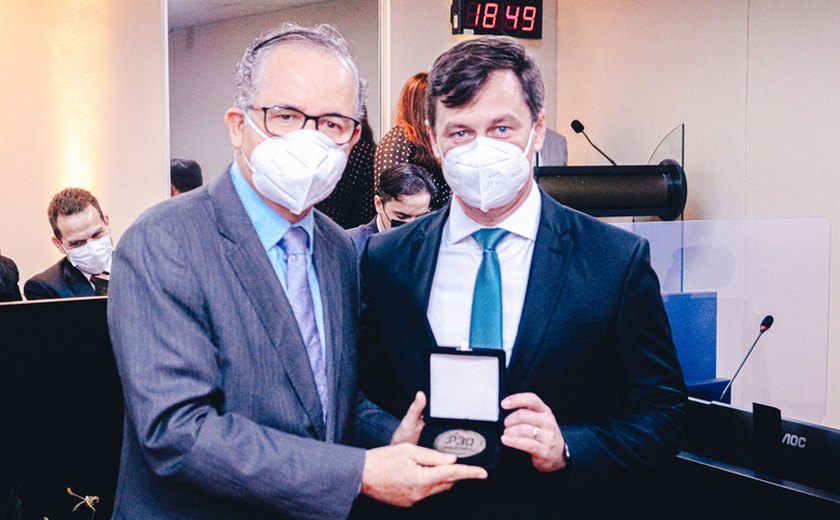 Presidente da OAB Alagoas é homenageado durante comemoração de 30 anos do TRT 19