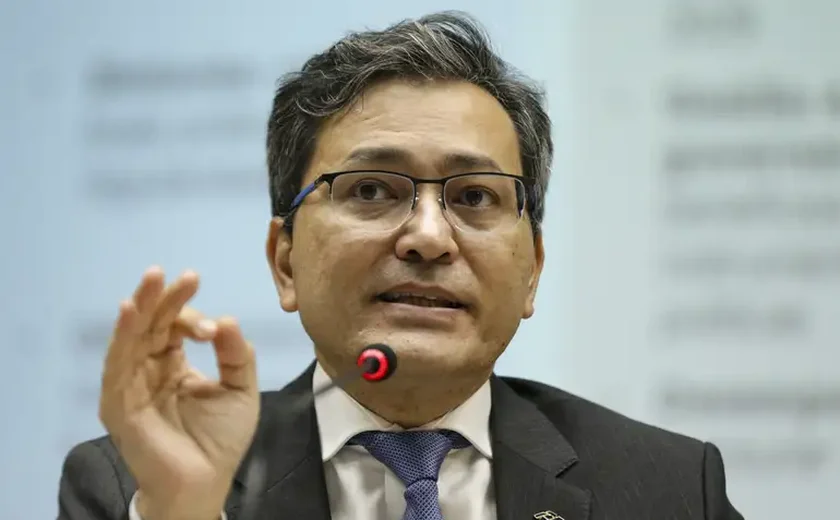 Barreirinhas diz que 'avalanche de fake news' fez governo rever norma da Receita sobre Pix