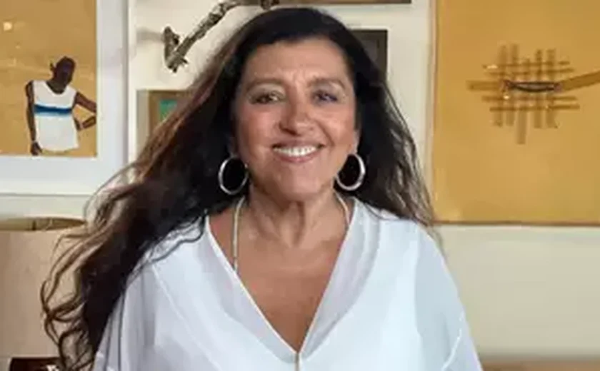 Regina Casé dá conselho a quem almeja chegar aos 70 anos como ela: 'Não pode ter nostalgia'