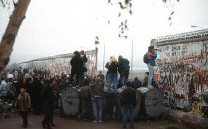 Alemães relembram com festa 25 anos da queda do Muro de Berlim