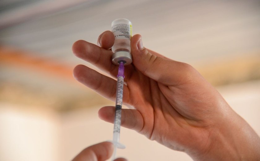 Prefeitura do Rio aplica quase 28,5 mil doses de vacinas em escolas