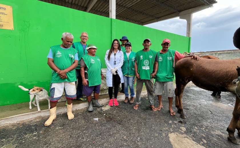 Prefeitura de Maceió reconhece esforço de carroceiros com entrega de cestas básicas e incentivos ambientais