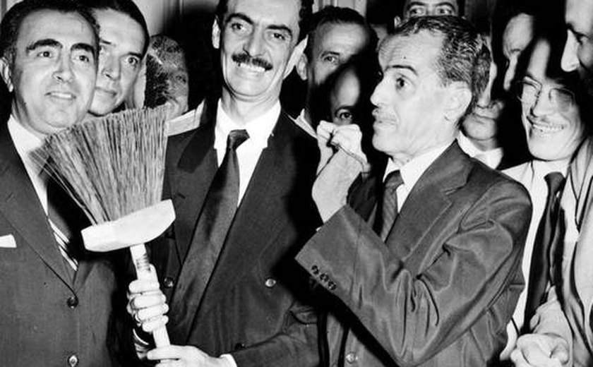 Em 1961, Jânio Quadros renuncia na expectativa de um autogolpe