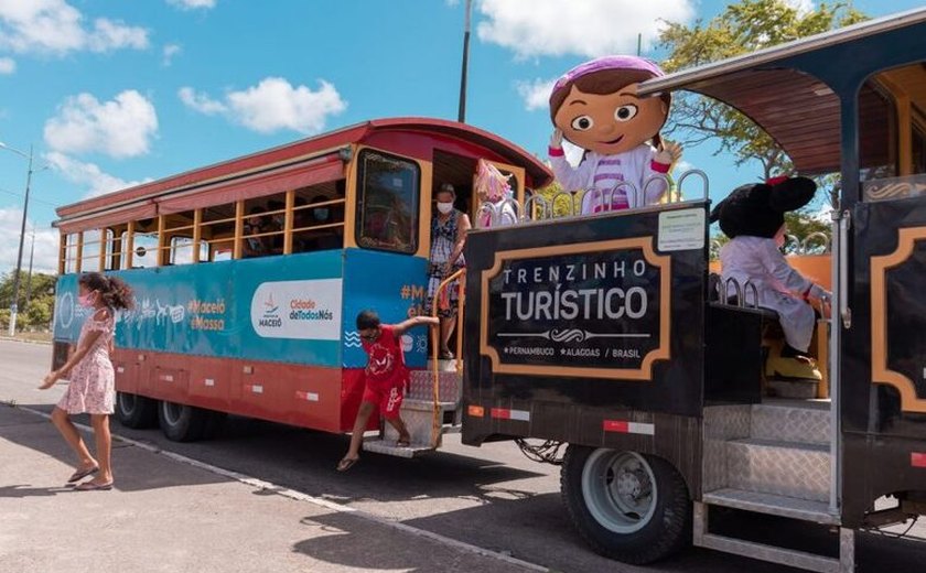 Trenzinho da Vacinação: atividades lúdicas marcam vacinação infantil no Papódromo