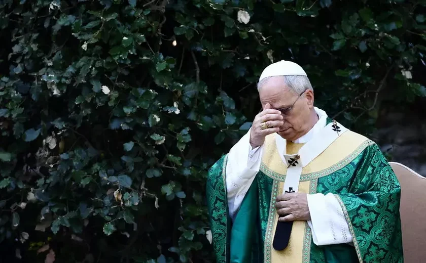 Papa celebra 1ª 'missa verde' e pede conversão de negacionistas