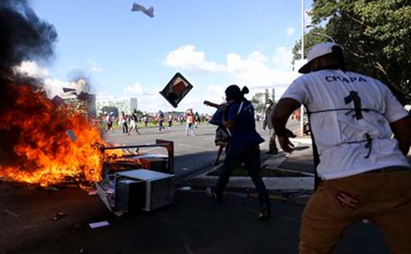 Governo pede que PF investigue atos de vandalismo em manifestação em Brasília