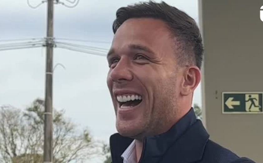 Grêmio oficializa o retorno por empréstimo do volante Arthur até junho de 2026