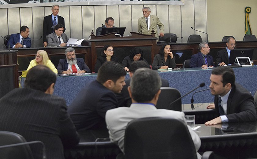 Deputados aprovam criação do Fundo de Equilíbrio Fiscal e do PCCS da Adeal