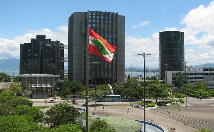 Justiça dá 60 dias para casal vacinar filhas em Santa Catarina