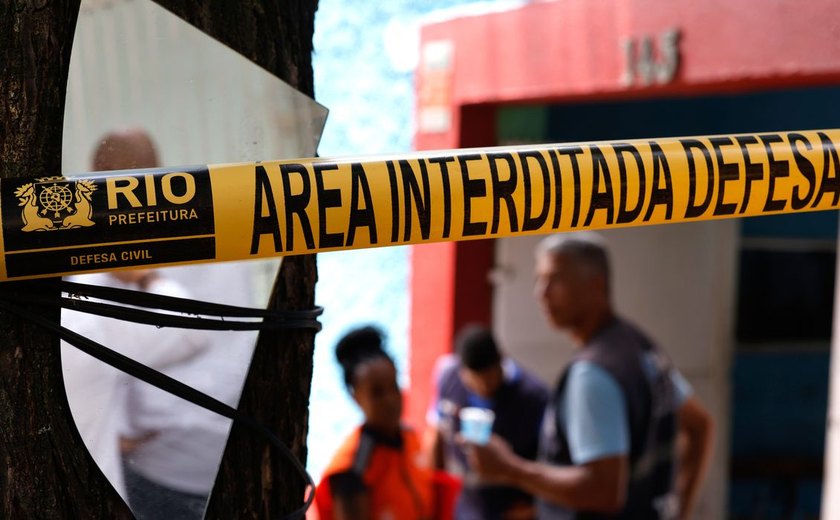 Defesa Civil do Rio interdita fábrica de fantasias que pegou fogo