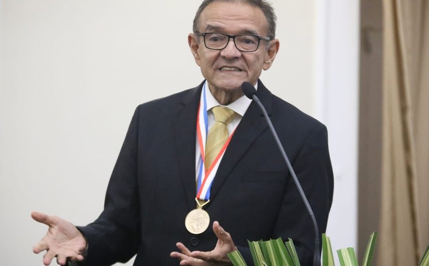 Alberto Rostand Lanverly é homenageado com a comenda Divaldo Suruagy
