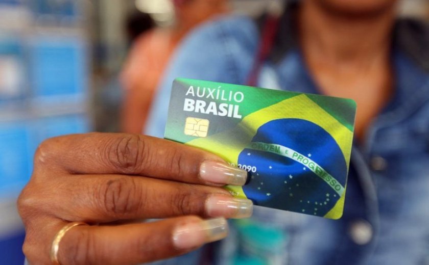 Governo restringe consignado do Auxílio Brasil e limita desconto mensal a 5%