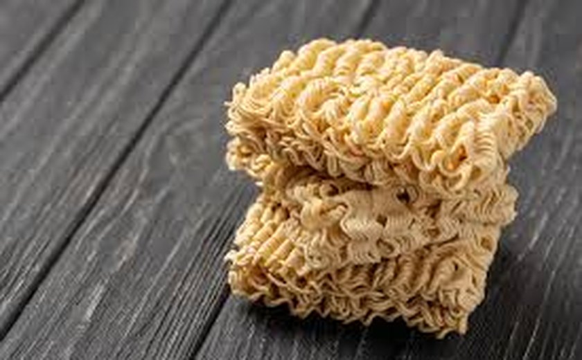 Dinamarca faz ‘recall’ de macarrão instantâneo por risco de envenenamento; produto é vendido no Brasil