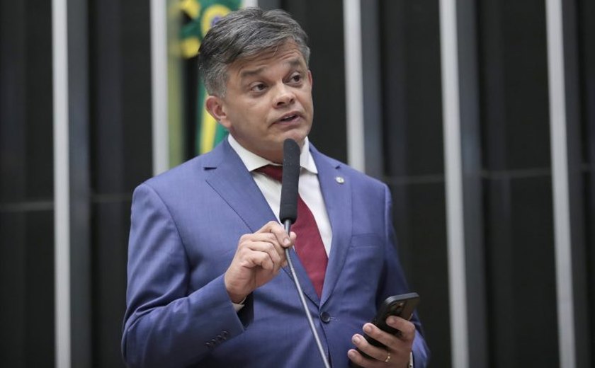 Comissão aprova projeto que obriga governo a custear assistência à saúde de servidores que tiveram contato com DDT