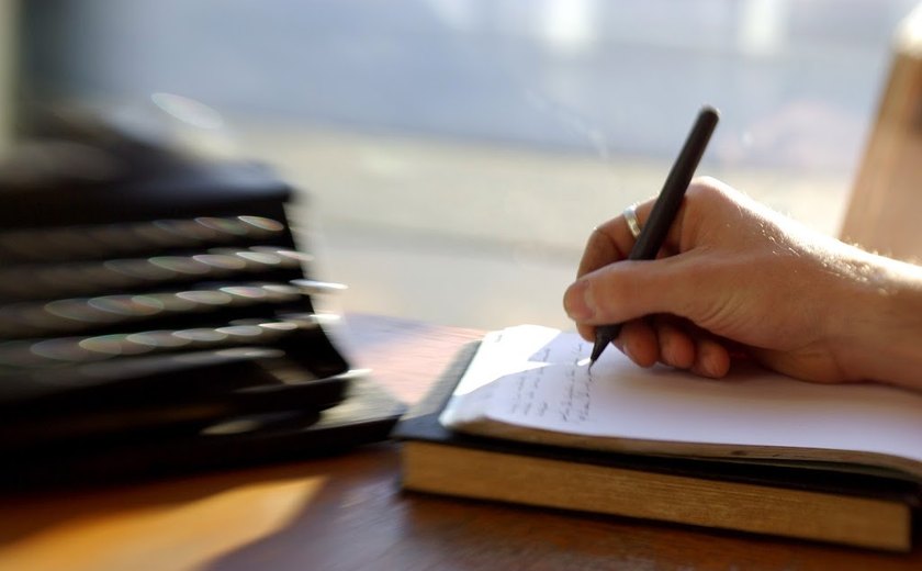 Ghost-writers veem demanda crescer com redes sociais