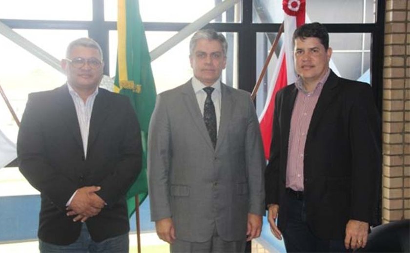 Diretores do Detran de Rondônia visitam sede do departamento de Alagoas