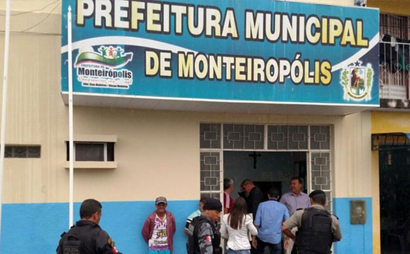 Gecoc cumpre mandados na prefeitura de Monteirópolis, AL