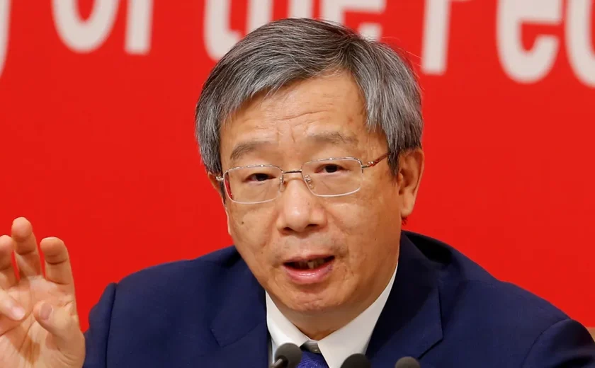 Presidente do BC chinês diz que manterá política acomodatícia para apoiar recuperação econômica