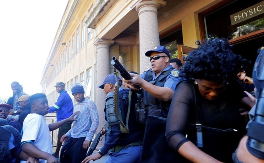 África do Sul vive novo dia de distúrbios entre polícia e universitários