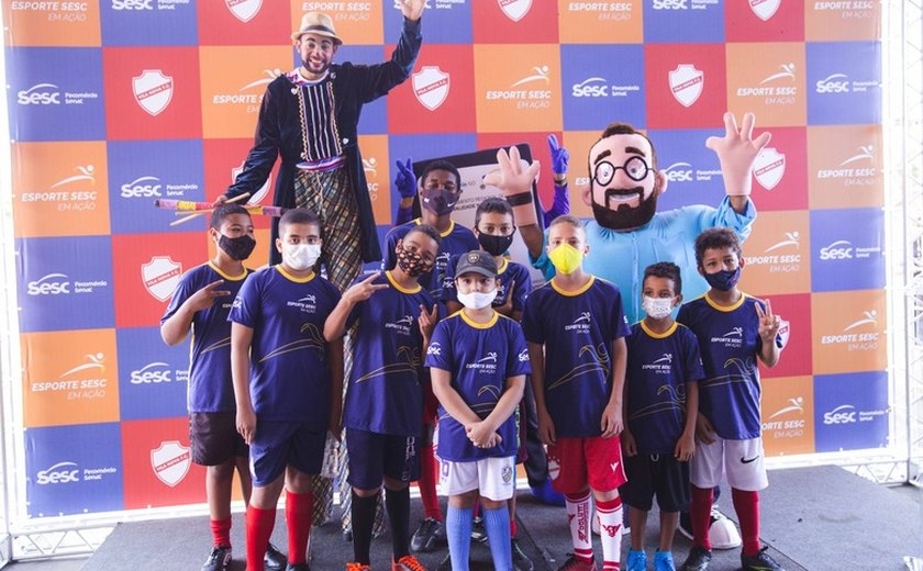 Sesc realiza aulas de futebol gratuitas em parceria com o Vila Nova