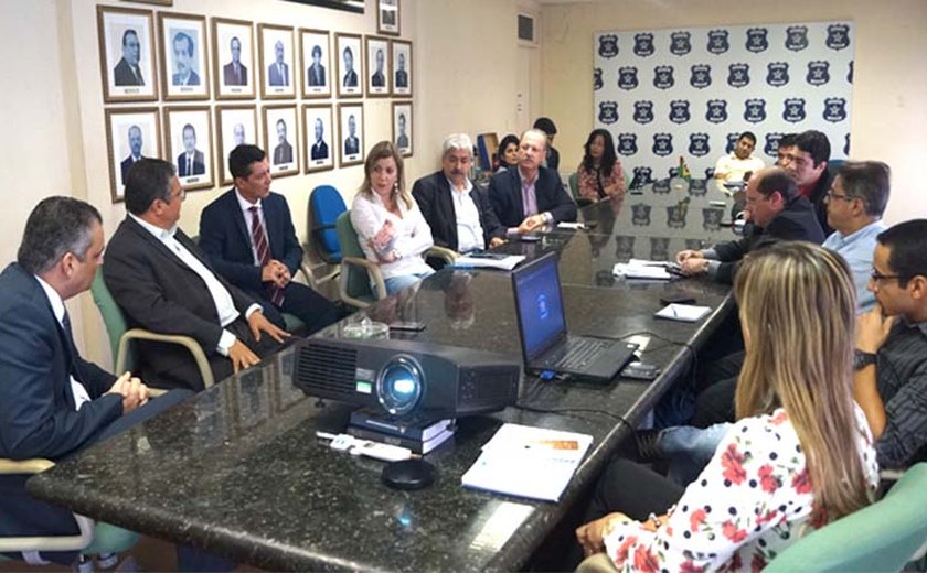 Secretário de Defesa Social faz visita à Polícia Civil