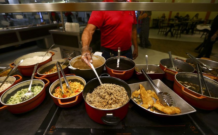 Por que quando estou estressado tenho vontade de comer comida trash? Faz sentido e a ciência responde